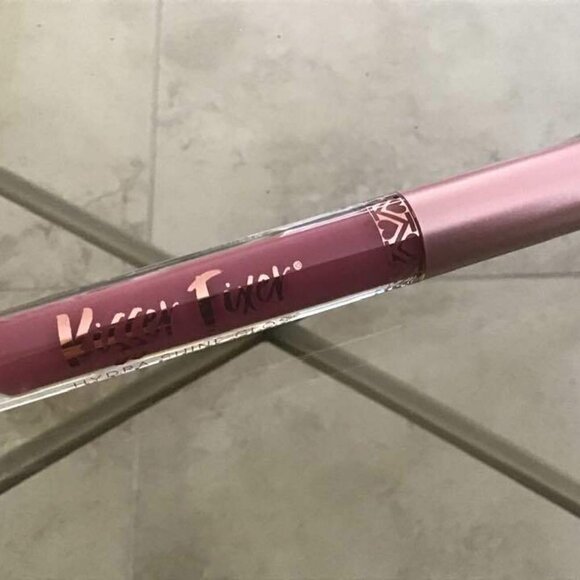 Belle Beauty Kisser Fixer Lip Gloss in Mauve Nude - Brand new - Full Size - Picture 3 of 7